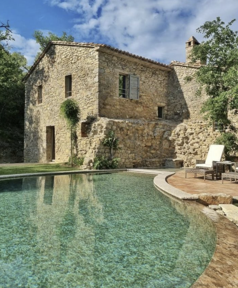 Villa luxe Bassin d'Arcachon, maison contemporaine Arcachon, villa avec piscine Andernos, propriété avec jardin paysagé, maison de caractère Bassin d'Arcachon, villa bord de mer, achat maison haut de gamme, villa architecte, maison familiale luxe, propriété avec vue mer, maison rénovée prestige, villa avec terrasse en bois